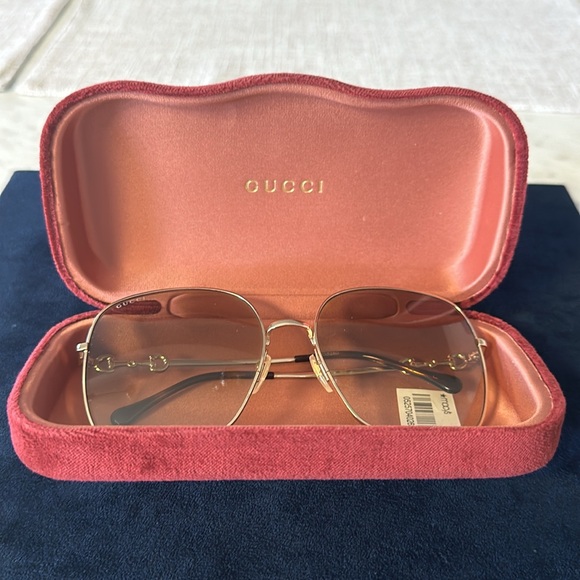 ✨✨Luxury Designer GUCCI SUNGLASSES FOR SALE !
ORIGINAL I DONT  HAVE THE RECEIPT✨ - Picture 11 of 15